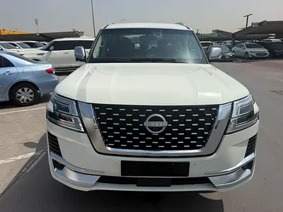 Nissan patrol 2017 fullopshin white color fullopshin GCc calen ace