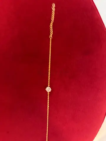 Delicate gold chain bracelet with single crystal centerpiece