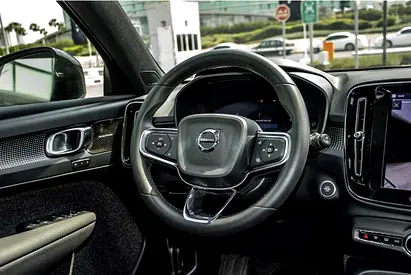 صورة 8 لـ 2024 Volvo XC40