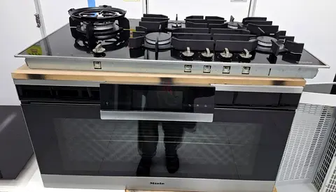 Miele Built in Gas cooktop &Electric Oven 90cm