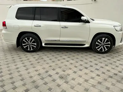 صورة 4 لـ 2019 Toyota LAND CRUISER
