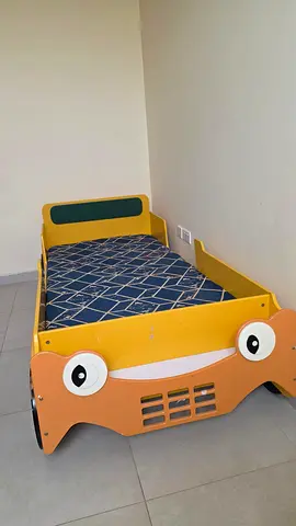Kids car-themed single bed with mattress - good condition