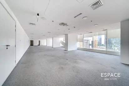 Vacant | 4 Parking | Prime Location