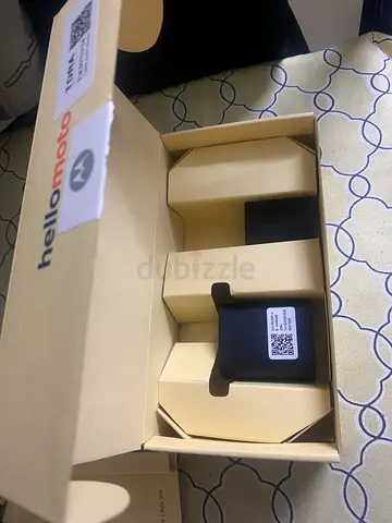 Motorola (hello moto) smartphone box with charger and accessories G35 256GB
