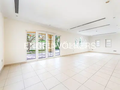 Vacant | Internal | With Pool | Upgraded