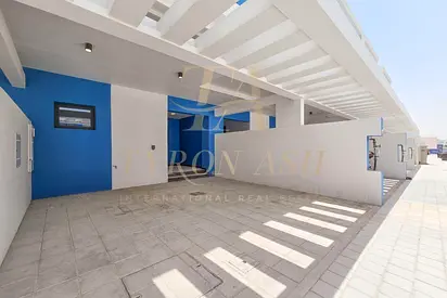 12 CHEQUES| LANDSCAPE +HOT TUB INCLUDED