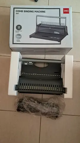 Deli Comb Binding Machine (Like New)