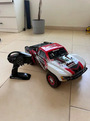 Traxxas RC Monster Truck with Remote, charger and battery - Good Working Condition