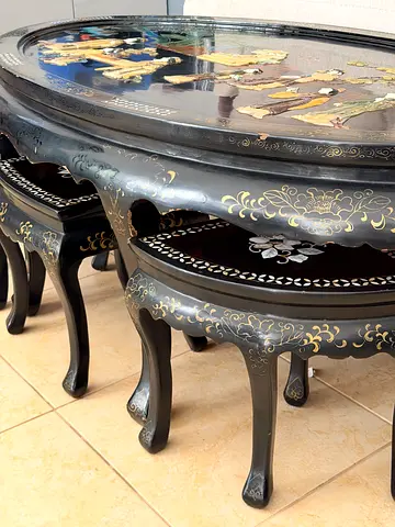 Oval coffee table