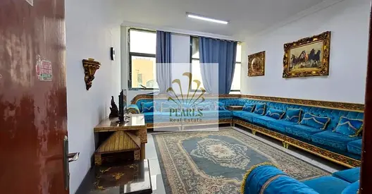 للبيع شقة في أبراج الراشدية – عجمان، غرفة وصالة، 2 حمام، مطبخ كبير مجدد كلياً، تكييف مركزي، مساحة 1,180 قدم مربع، بدون فرش، مؤجرة 27,000 سنوياً،