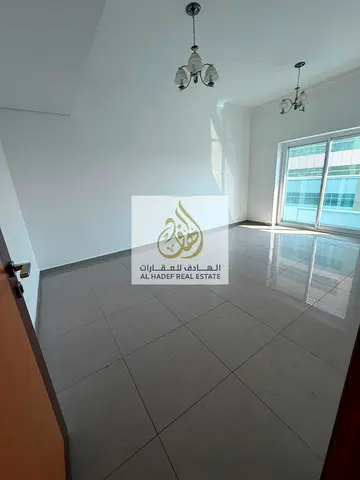 🏡✨ للإيجار السنوي – شقة 3 غرف وصالة بموقع ممتاز ✨🏡  🔥 فرصة مميزة للعائلات – مساحة واسعة وستور كبير! 🔥  متوفر الآن شقة 3 غرف وصالة للإيجار السنوي،