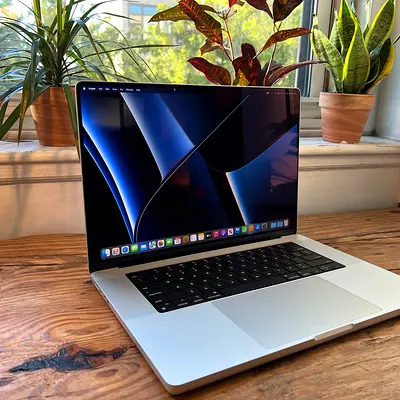 16INCHES APPLE MACBOOK PRO M1 PRO 32GB RAMS WITH LOTS OF SOFTWARES INSTALLED