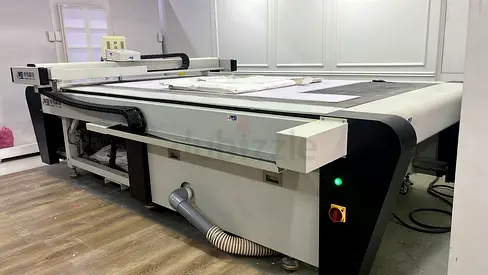 Large-format CNC Cutting Table / Plotter in Good Working Condition