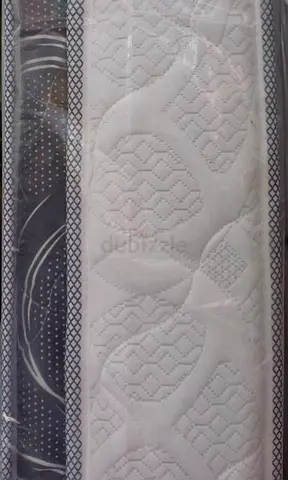 Brend New Queen size 160x200.madical top memory foam matress Available 20 cm thikniss