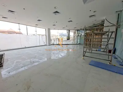 Sheikh Zayed RD: Prime Location| Fitted Shop| Best Footfall