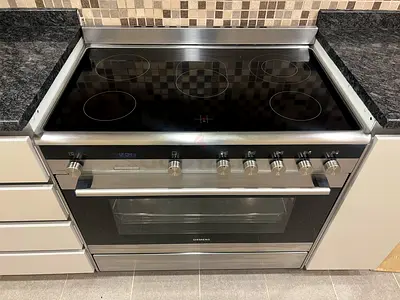 Siemens iQ700 Series Electric Stove , 5 Ceramic Rings , DELIVERY + WARRANTY