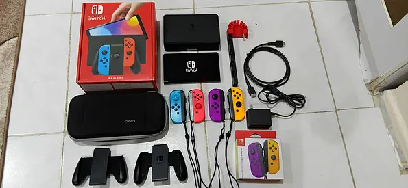 Nintendo switch Oled - Bundle offer with extra joycons + original packing at discounted price