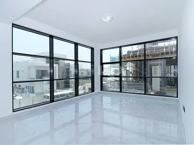 Private Elevator | Tenanted | 5 Masters