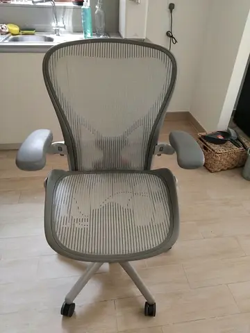 Herman miller Aeron size b fully loaded
