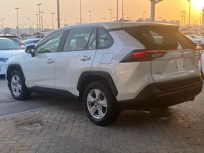 2021 Toyota RAV 4 — фото 11