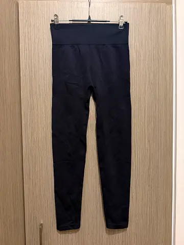 Black leggings with pushups (size M)