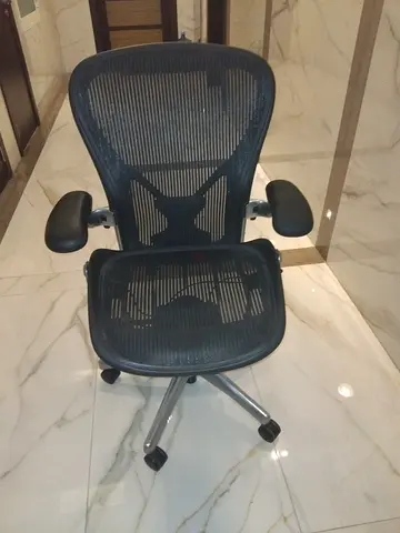 HERMAN MILLER AERON SIZE B FULLY LOADED