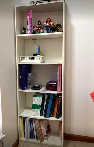 White tall bookshelf / bookcase - 5 shelves, good condition, grocery storage chest of drawers.