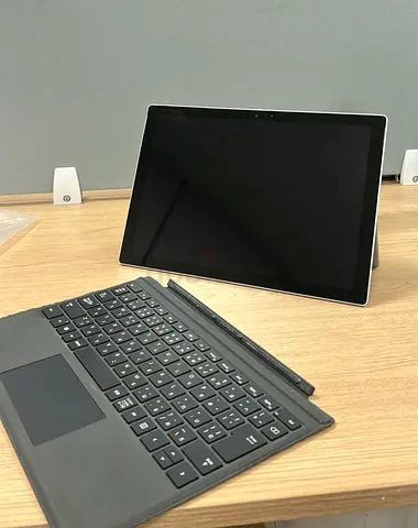 Microsoft Surface Pro 7 i5 / 8GB RAM / 256GB