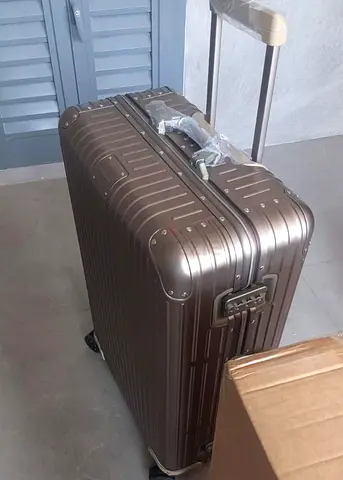 Tatinum luggage