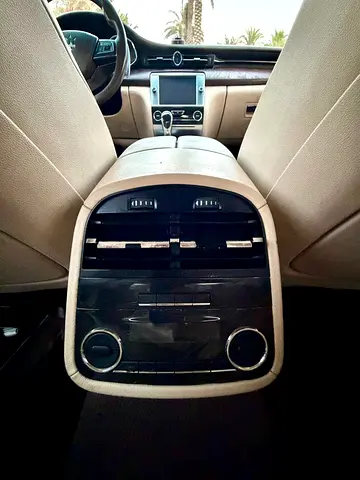 2014 Maserati QUATTROPORTE — миниатюра 12