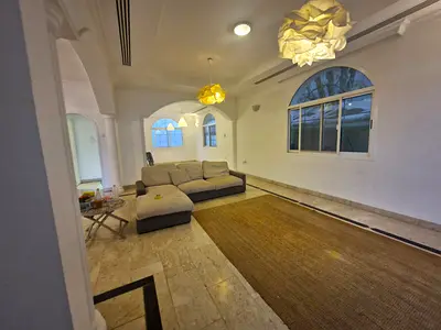 SPACIOUS 4 BEDROOM VILLA IN JUMEIRAH 3 | ELEGANT LIVING | GOOD LOCATION