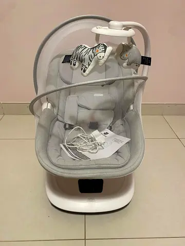 Mastela Deluxe Multi- motion baby cradle/Swing/Rocker in Grey and white,with charger,good condition.