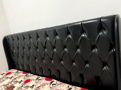 Luxury Super King Black Faux-Leather Bed Frame & 25cm Mattress (200x200 cm) – Excellent Condition!