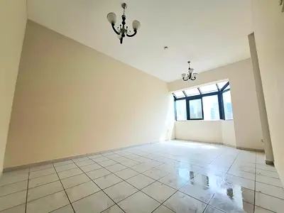 قريب من مركز صحارى // شقة واسعة غرفتين وصالة // شرفة // تكييف مركزي // موقع مميز 📍 // للعائلات