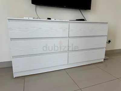 White 6-Drawer TV Cabinet in Good Condition
