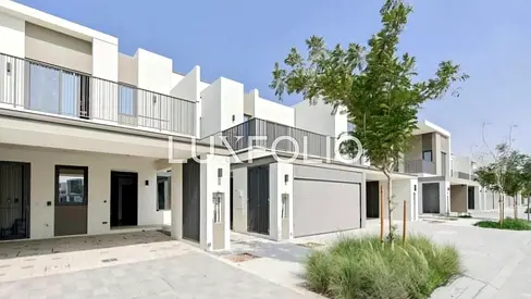 Internal | Opposite Amenities | Garage Door