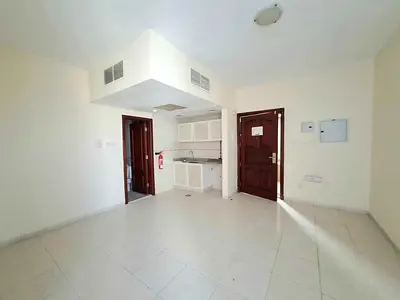 Huge Studio 🚫 No Deposit | ❄️ Central AC | 👨👩👧 Family Building 📍 Near King Faisal Road 🍳 Sh