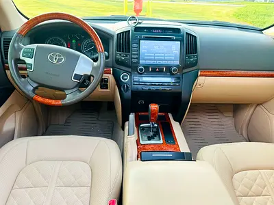 صورة 13 لـ 2015 Toyota LAND CRUISER