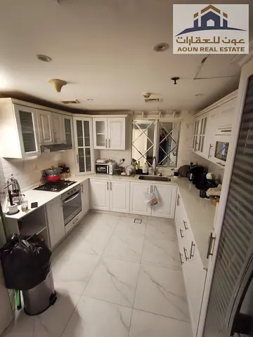 🏡 للبيع شقة غرفتين وصالة في الممزر – الشارقة ✨ فرصة مميزة للسكن أو الاستثمار في موقع حيوي ومميز، مع مساحة واسعة ومرافق متكاملة. 📍 الموقع: الممزر –