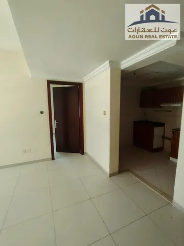 فرصة رائعة للسكن العائلي الراقي بموقع استراتيجي مميز في قلب منطقة التعاون! تتميز الشقة بمساحة واسعة وتصميم مريح يوفر أعلى مستويات الخصوصية والراحة.