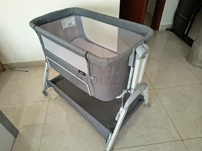 Giggle bedside bassinet in good condition