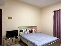 I am looking for a female roommate