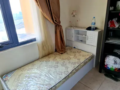 Hurry up!!..  Silicon gate1 spacious bedspace for men (only 2 in room)