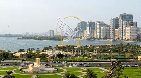 غرفتين وصالة للإيجار السنوي في المجاز 2 الشارقة إطلالة بحرية وحديقة بلكون وتكييف مركزي