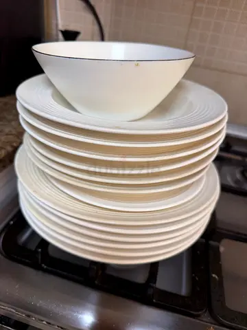 Set of white ceramic side plates and bowls - used, good condition