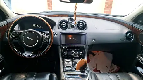 صورة 11 لـ 2013 Jaguar XJ