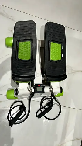 Compact Twisting Stepper with Resistance Bands