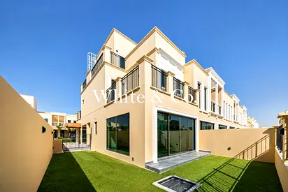 Private Garden | Corner middle | Brand New