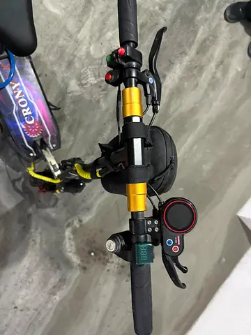 Crony scooter with no damage and used lightly comes with charger