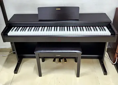 The Yamaha Arius YDP-145R is an 88-key digital home piano in a dark rosewood finish.